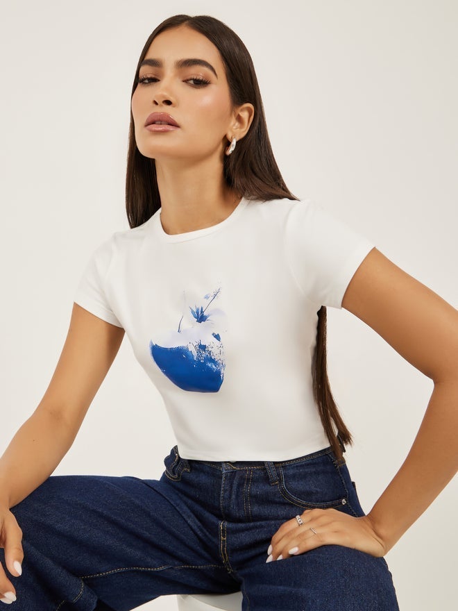 ستايلي تيشيرت ضيق بأكمام قصيرة وطبعة جرافيك - Image 3